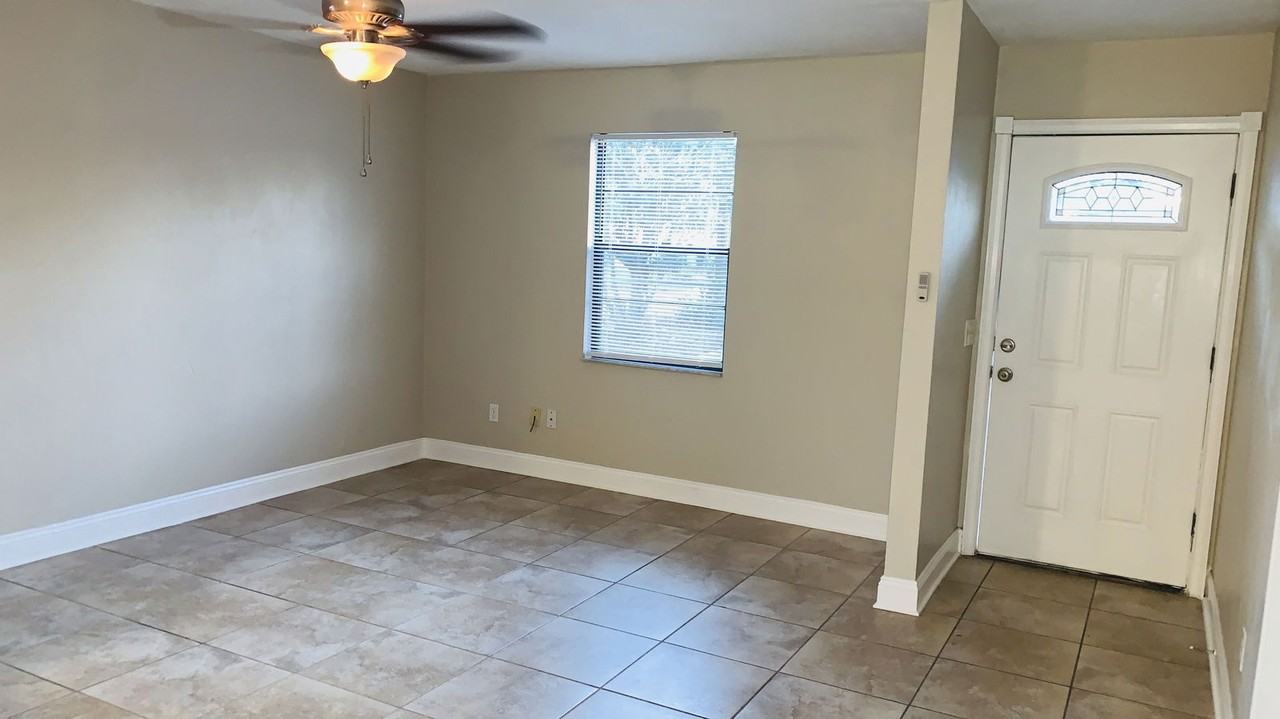 957 Glenwood St - Photo 5 of 18