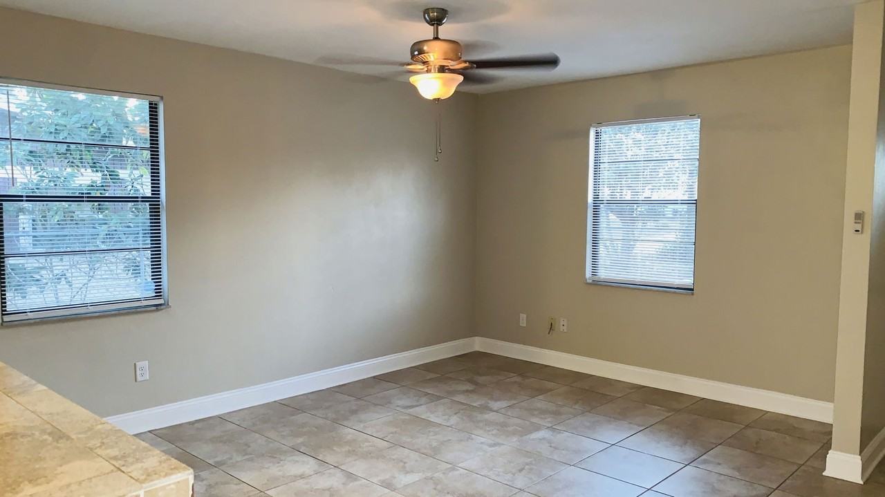 957 Glenwood St - Photo 6 of 18