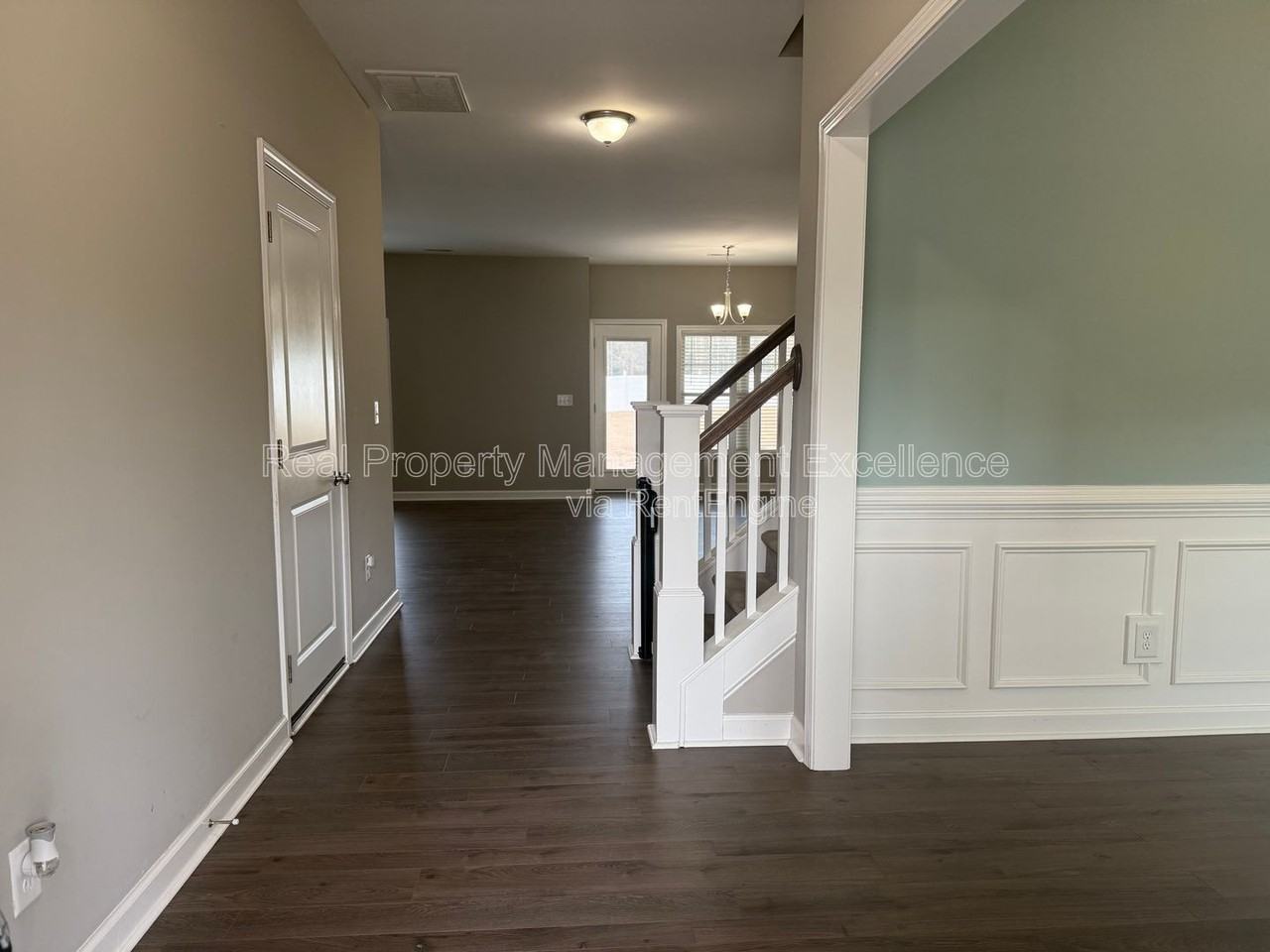 432 Fallingbrook Dr - Photo 2 of 45