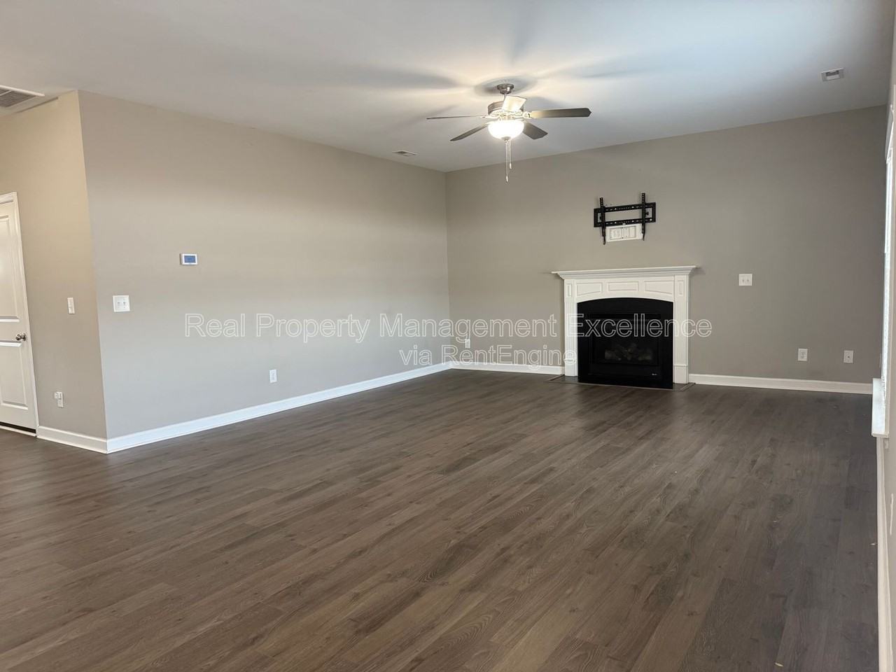 432 Fallingbrook Dr - Photo 4 of 45