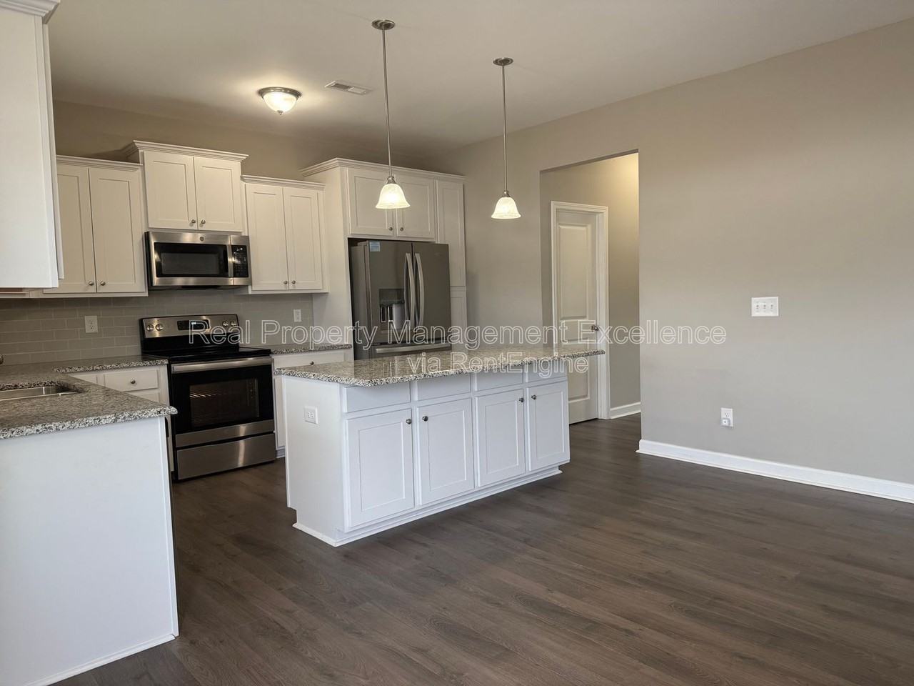 432 Fallingbrook Dr - Photo 7 of 45