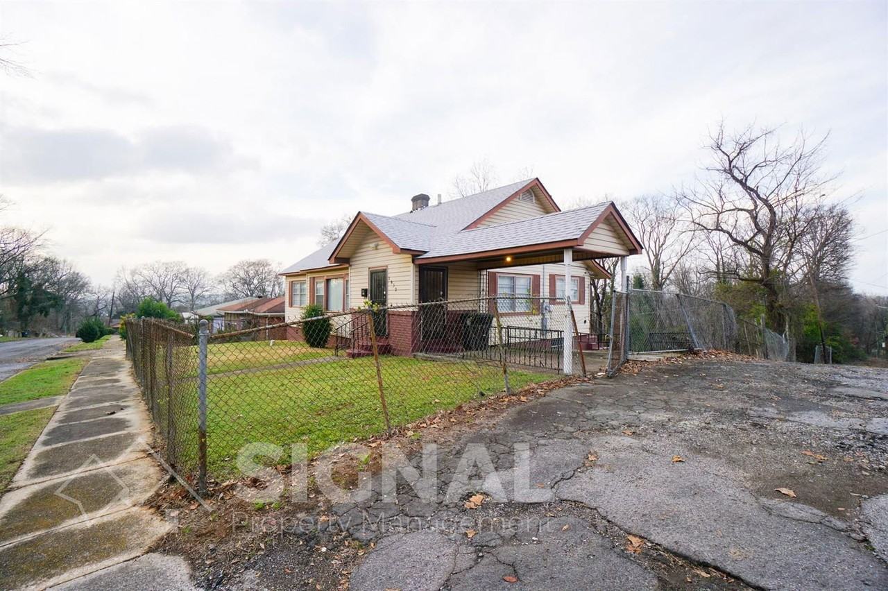 1932 Portage Ave - Photo 2 of 21