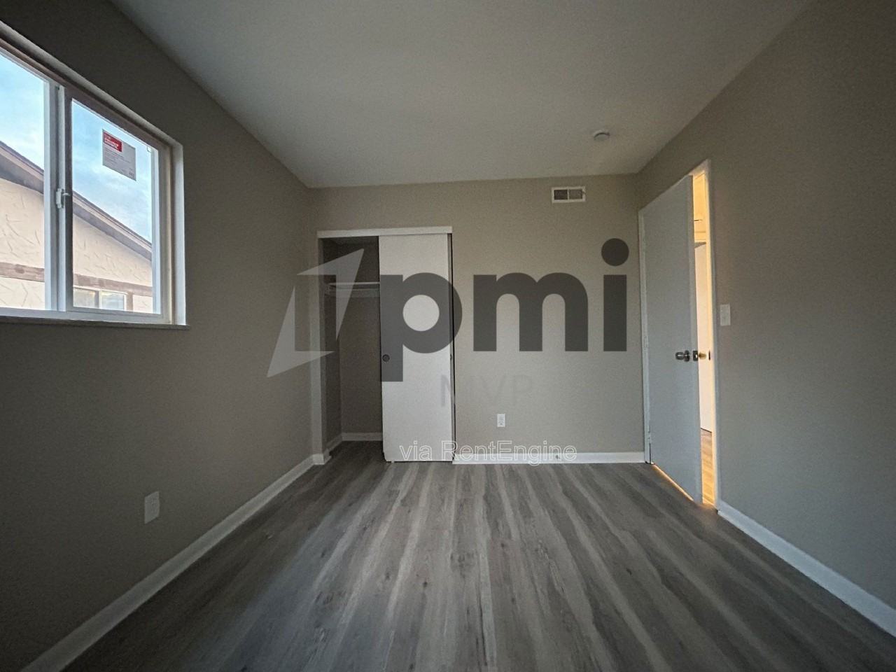 834 Whitethorne Ave #D - Photo 3 of 26