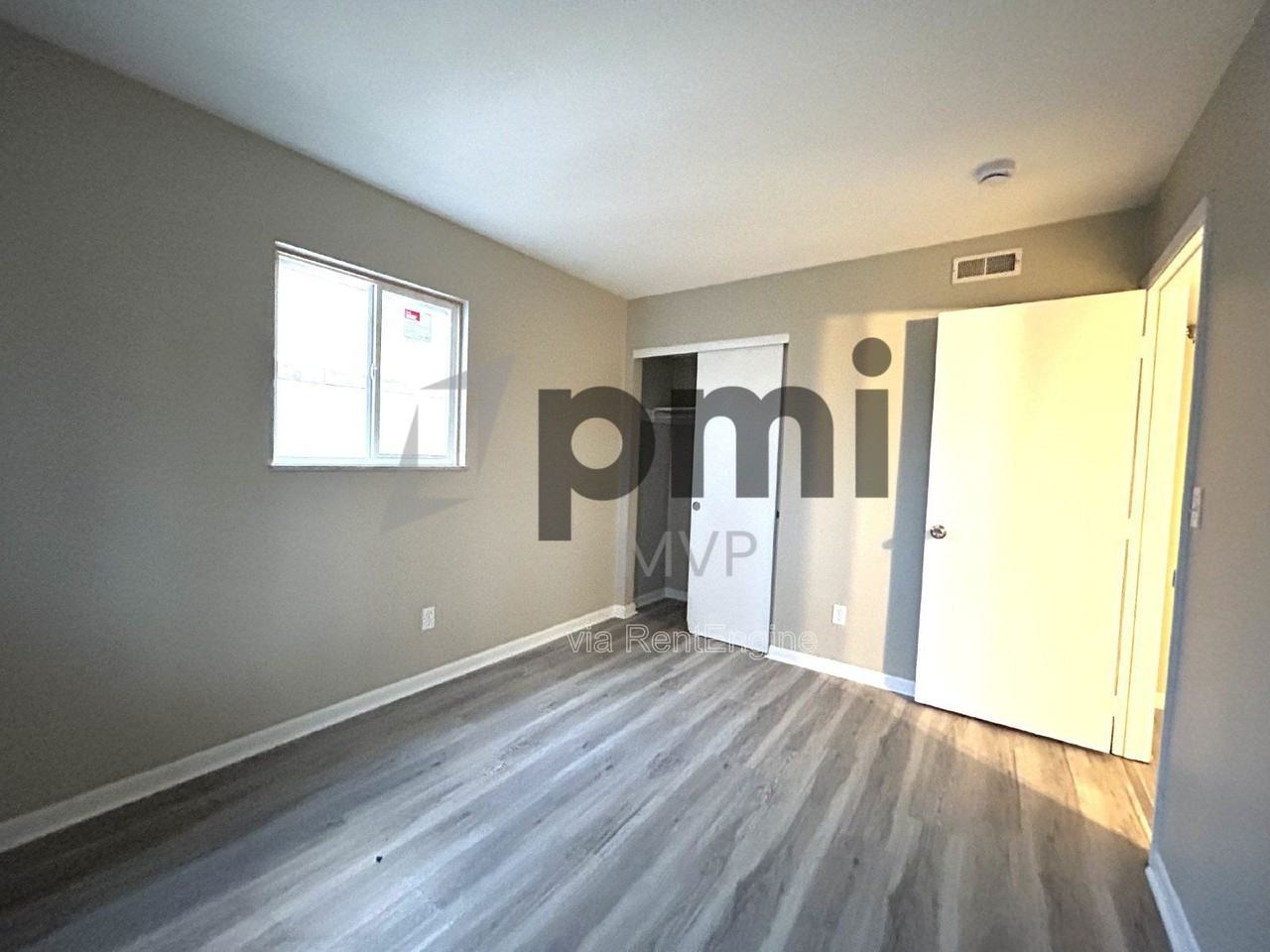 834 Whitethorne Ave #D - Photo 4 of 26