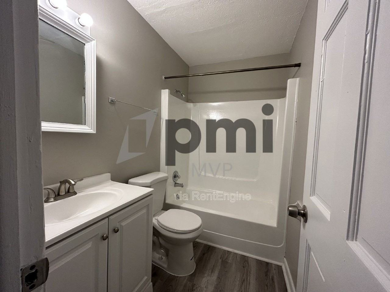 834 Whitethorne Ave #D - Photo 6 of 26