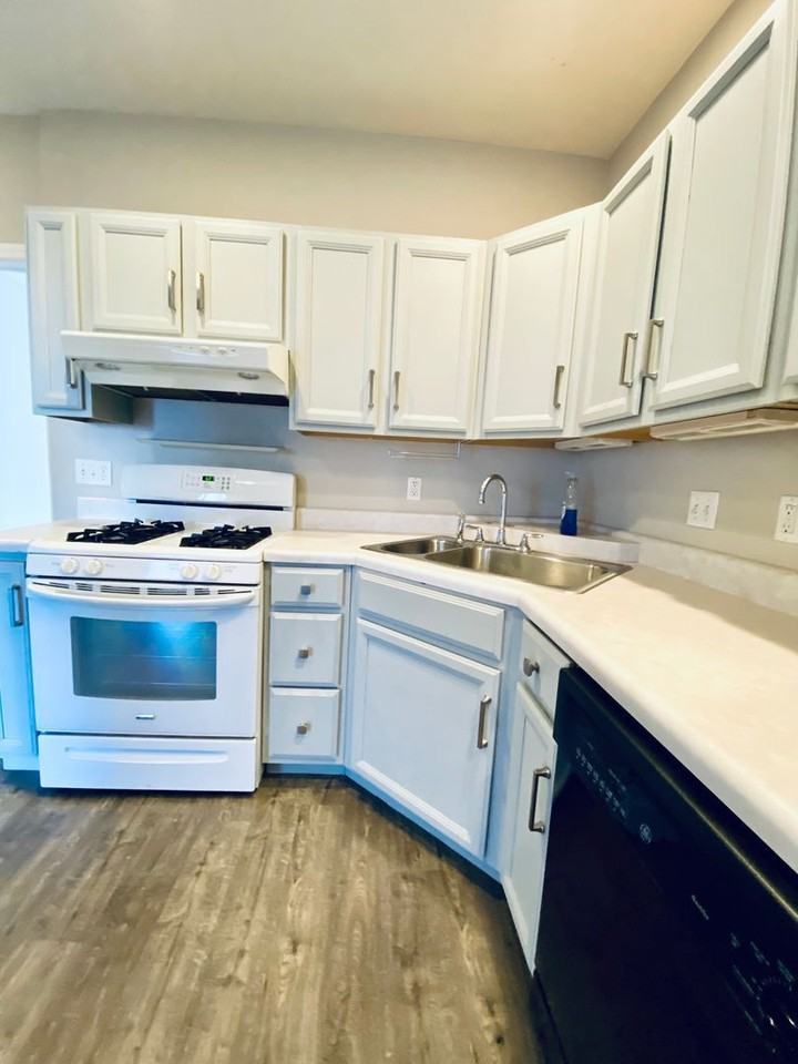 109 S 13th St #1 - Photo 4 of 13