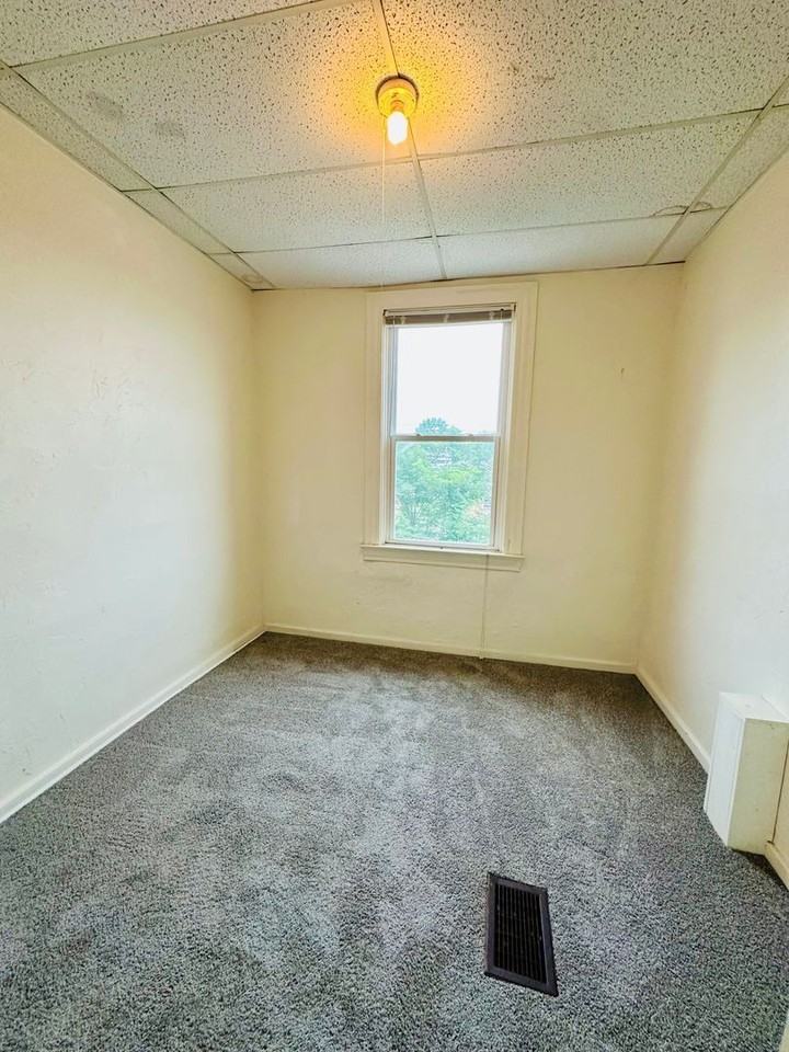 1017 Emporia St #2 - Photo 7 of 9