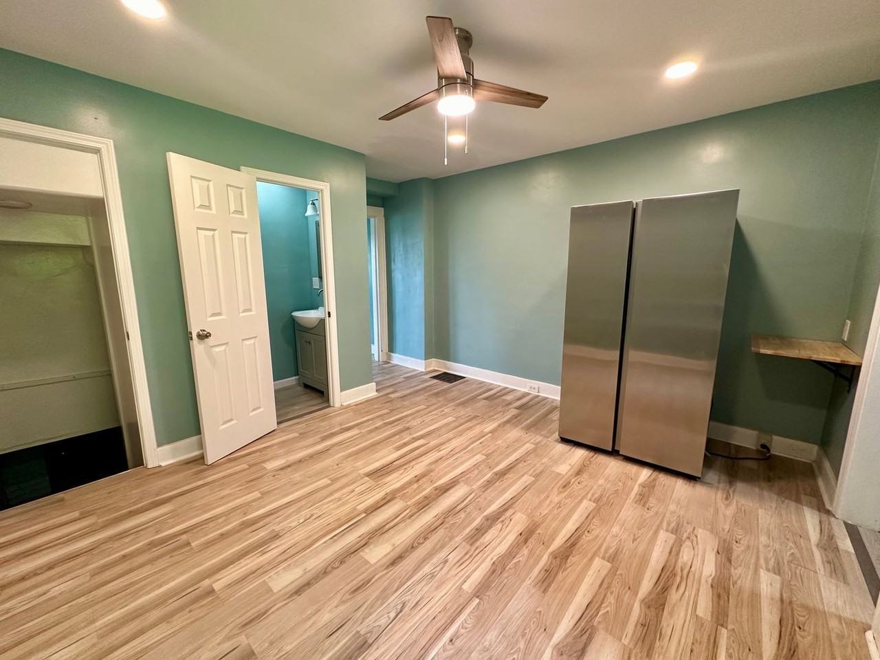 929 Clarissa St - Photo 3 of 18