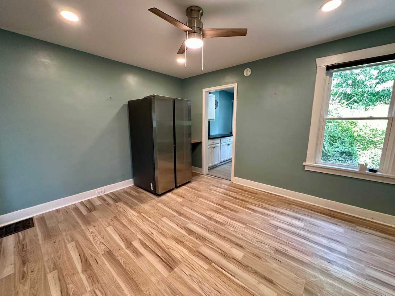 929 Clarissa St - Photo 4 of 18