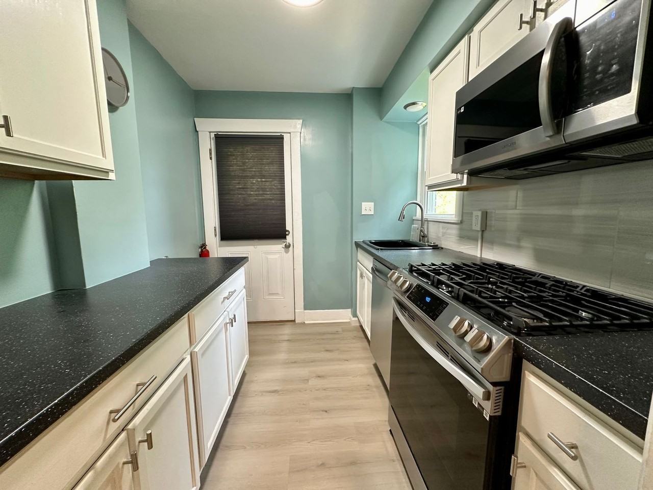 929 Clarissa St - Photo 7 of 18