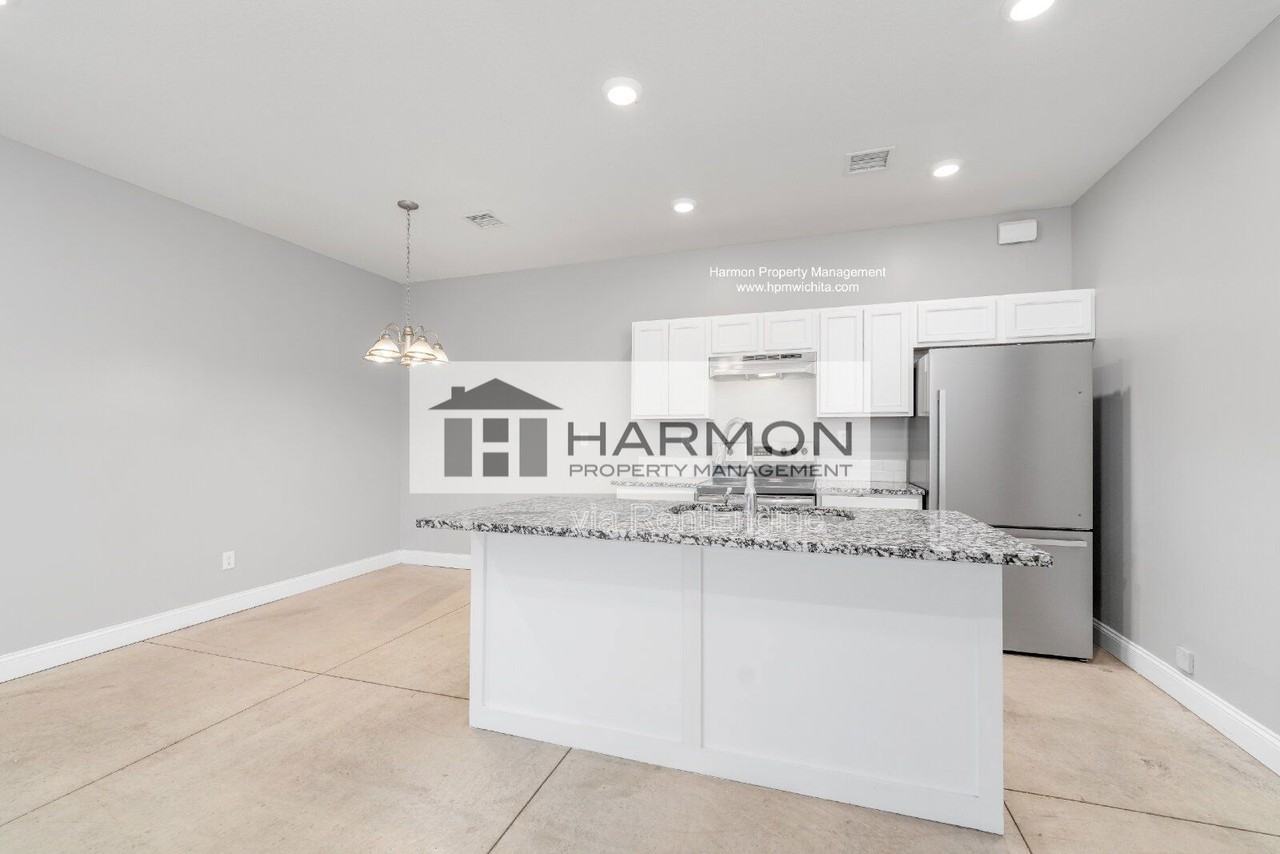 5527 S Handley Ave - Photo 3 of 11