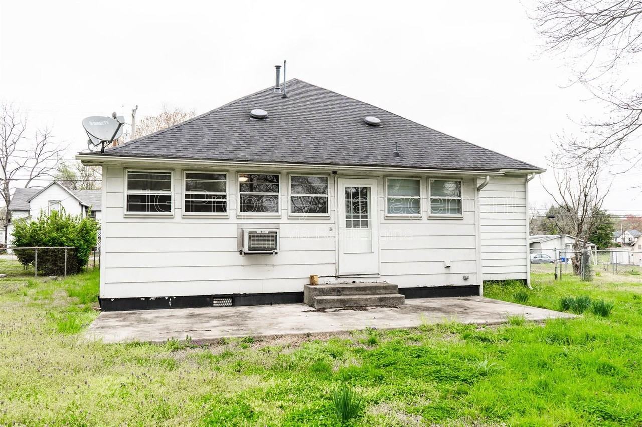 407 W Wheeler St - Photo 3 of 26