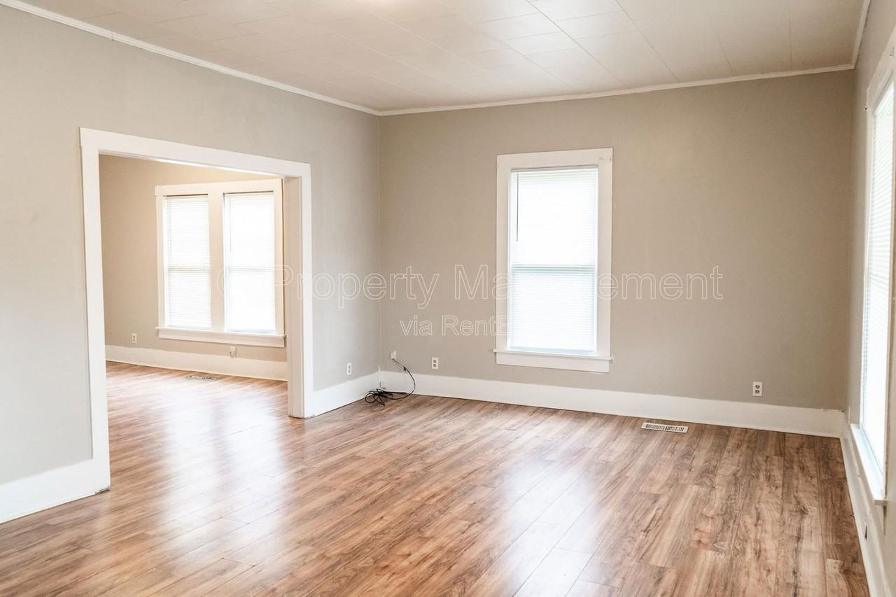 407 W Wheeler St - Photo 5 of 26