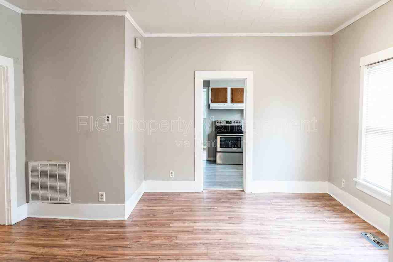 407 W Wheeler St - Photo 7 of 26