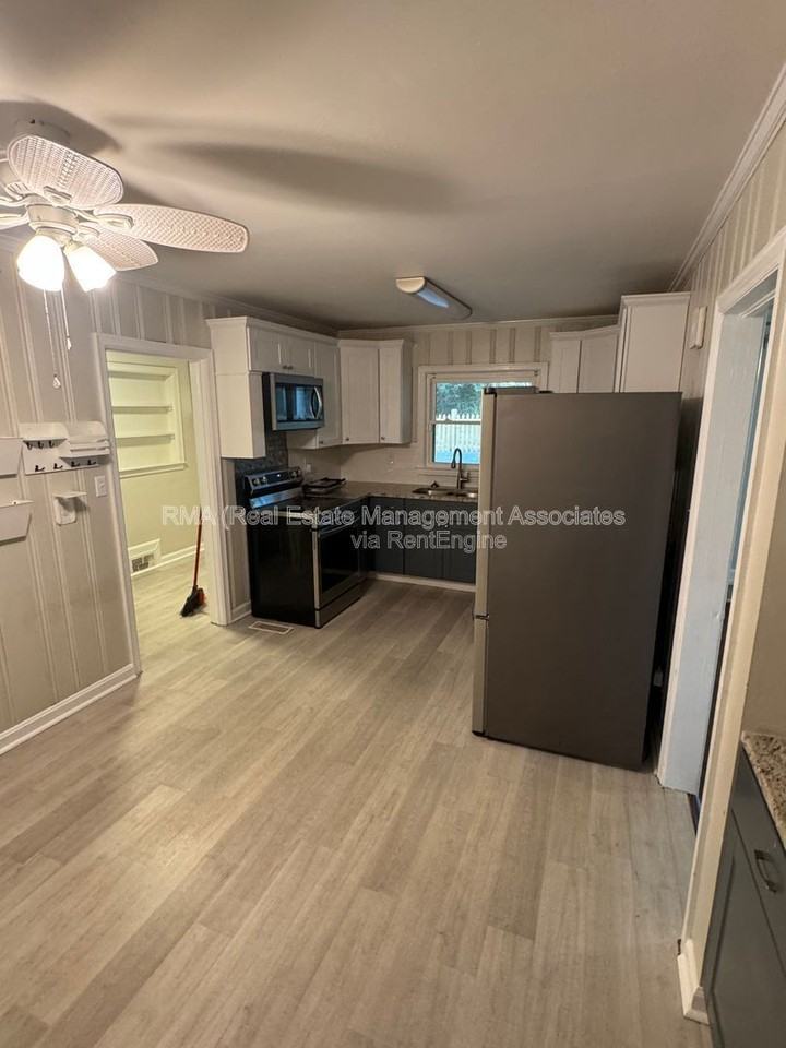 1122 Maple Dr - Photo 5 of 16