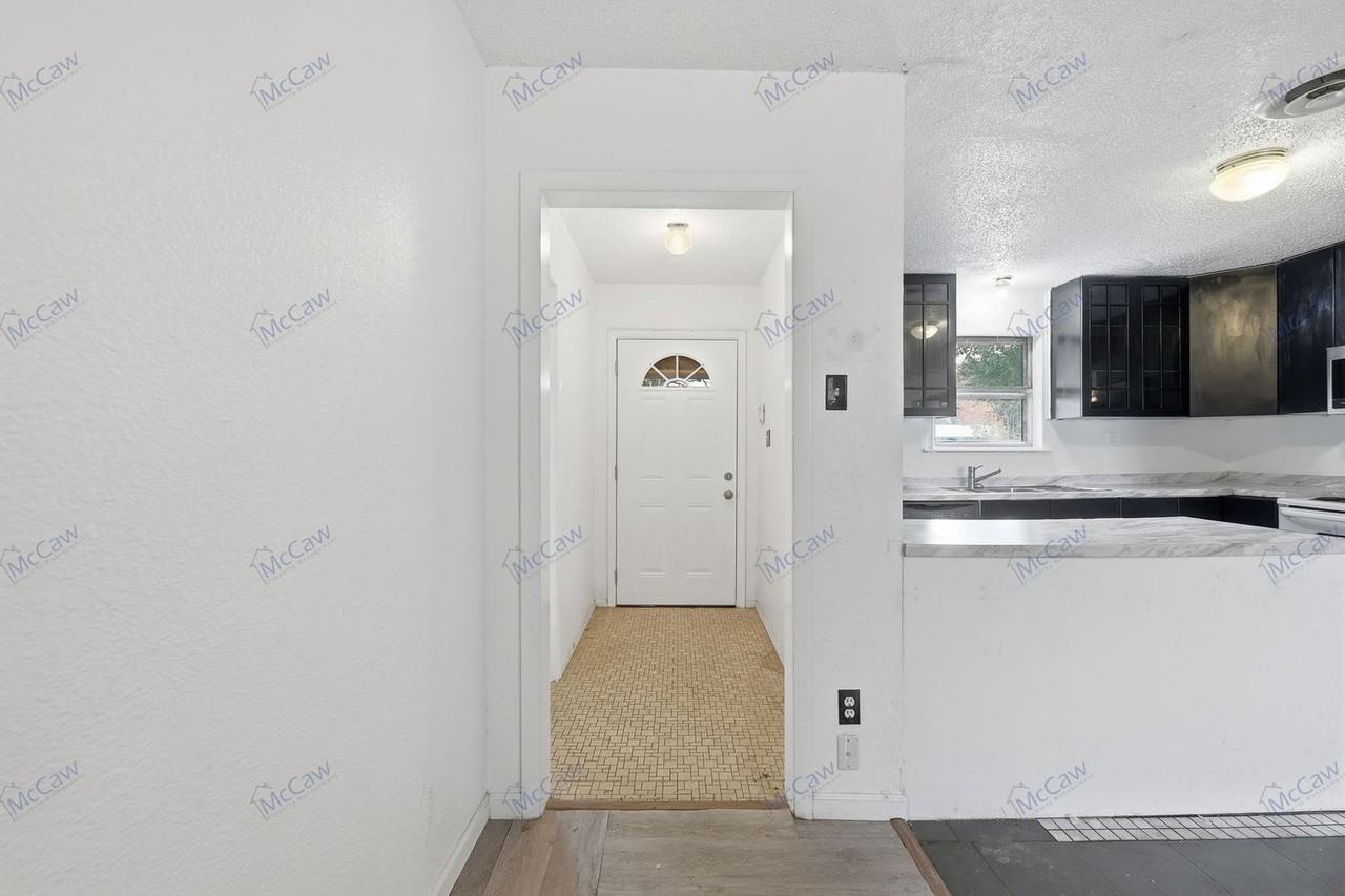 6921 Greenlee St - Photo 4 of 29