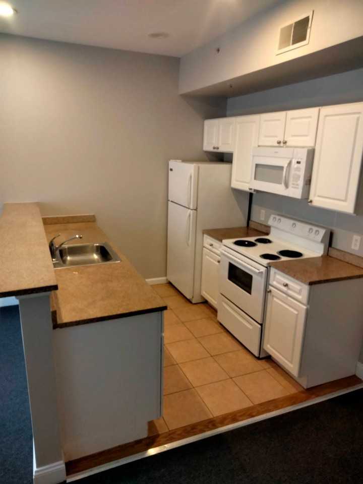 206210 Farmington Ave #412 - Photo 6 of 7