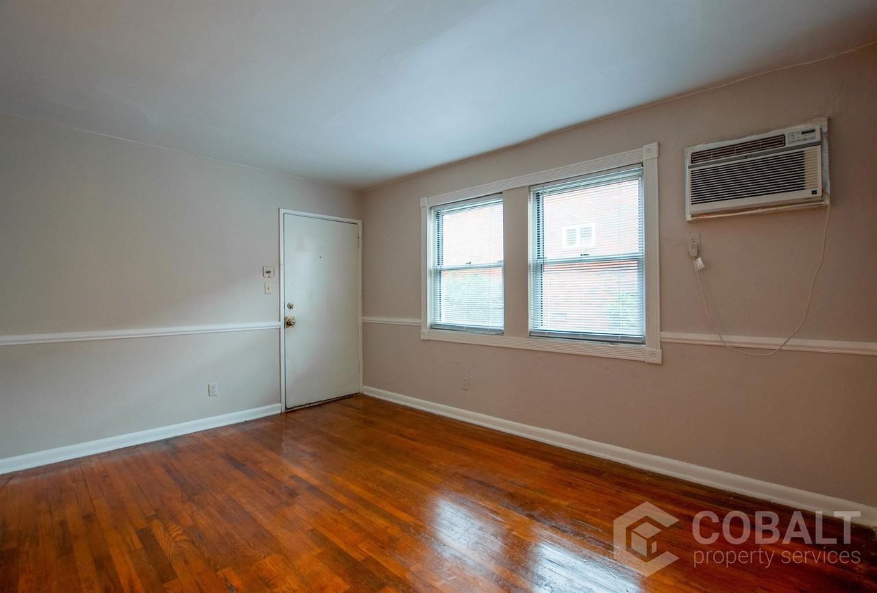 944 Saint Charles Ave Ne #3 - Photo 3 of 15
