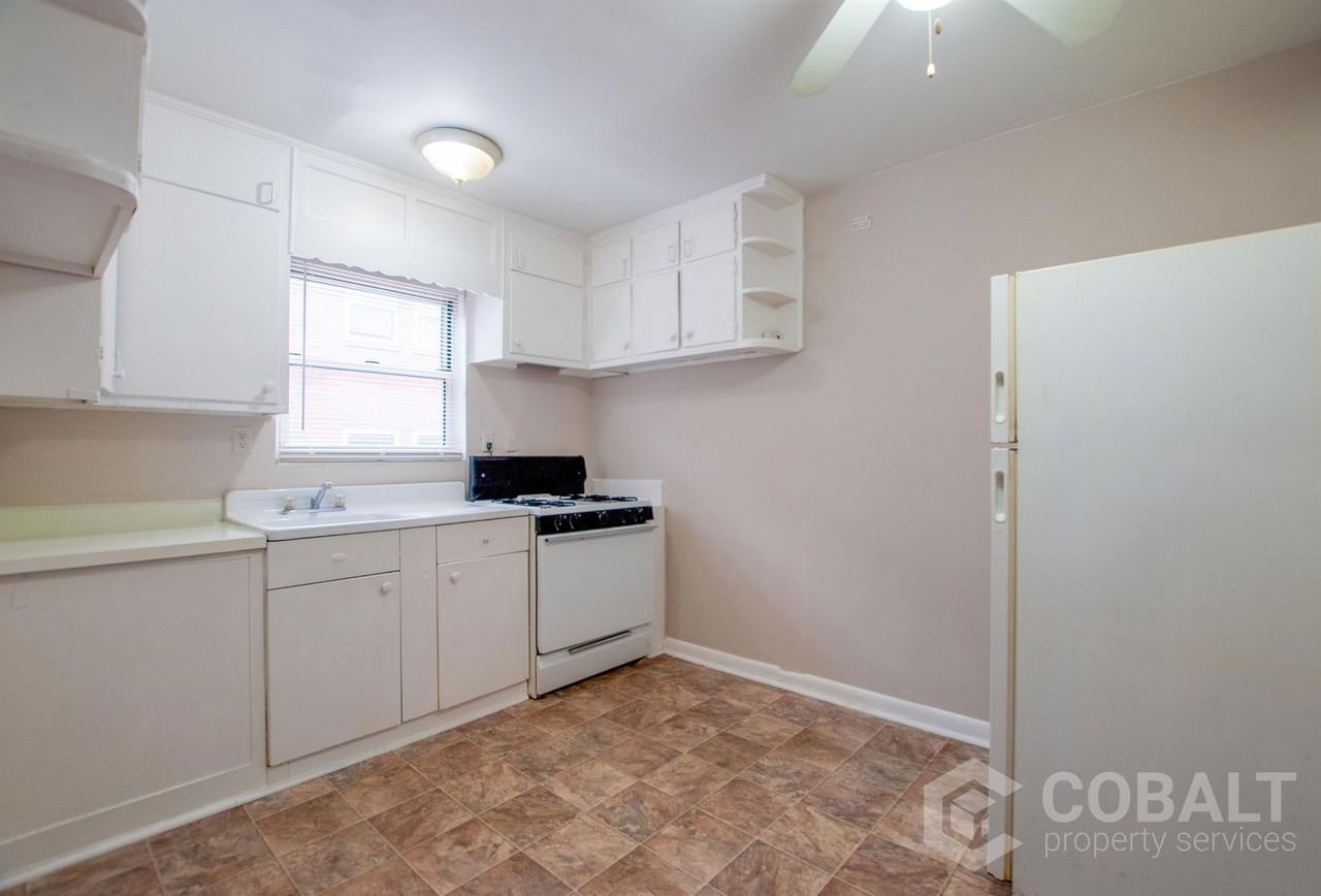 944 Saint Charles Ave Ne #3 - Photo 5 of 15