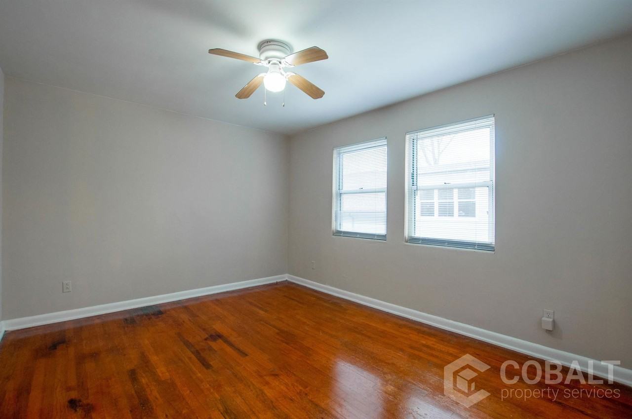 944 Saint Charles Ave Ne #3 - Photo 6 of 15