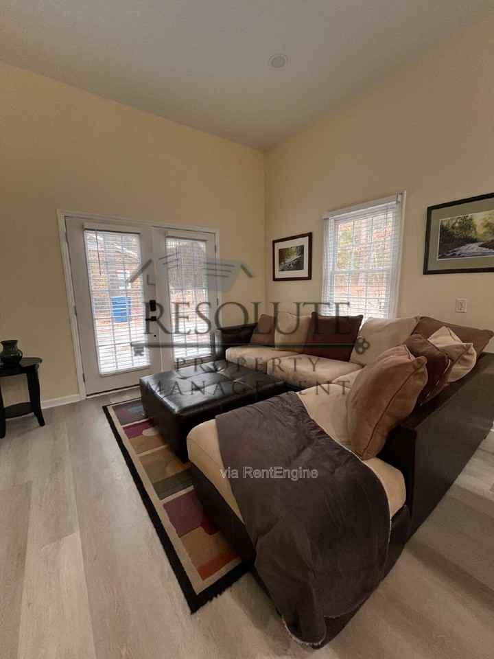 6009 Garrett Rd #A - Photo 3 of 14