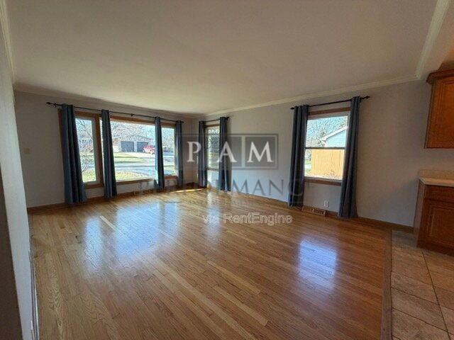 9229 27th Ave - Photo 3 of 31