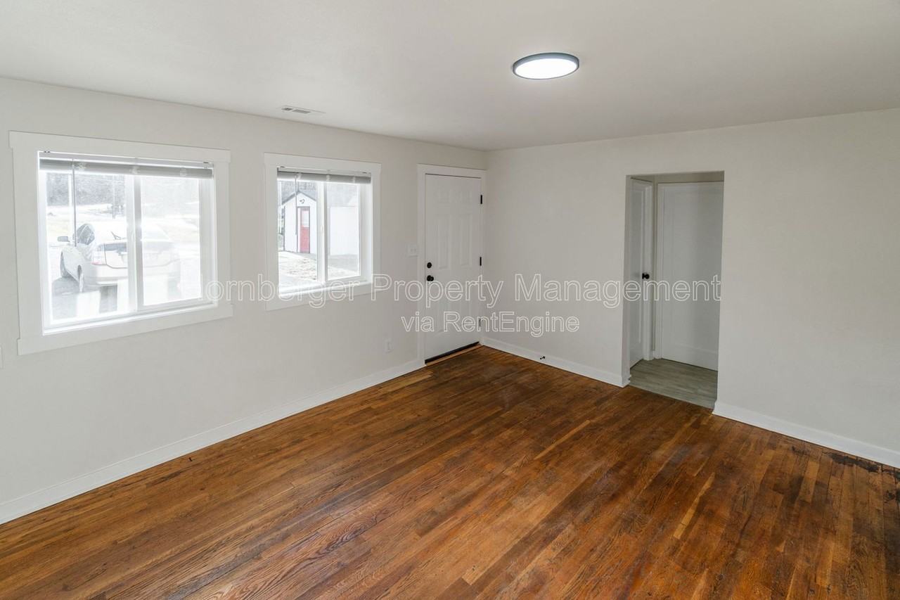 1909 S Garden Springs Rd - Photo 4 of 50