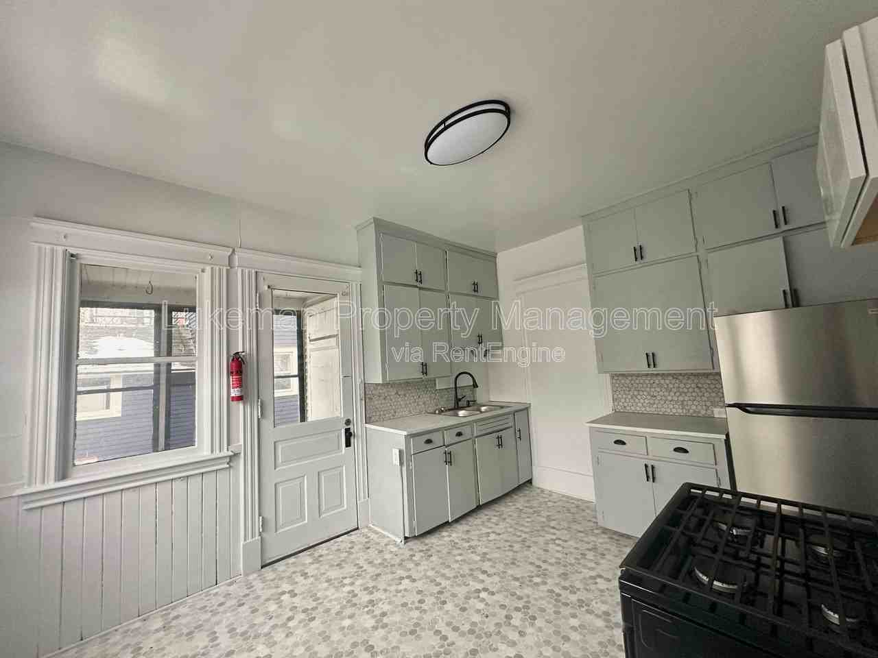 515 Village St #3 - Photo 2 of 8