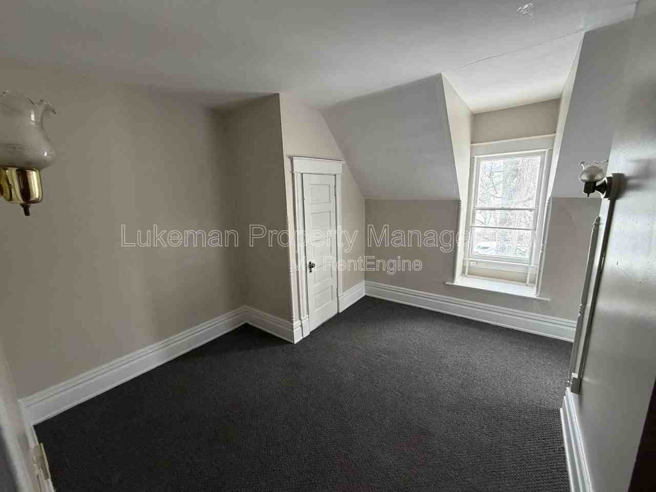 515 Village St #3 - Photo 4 of 8