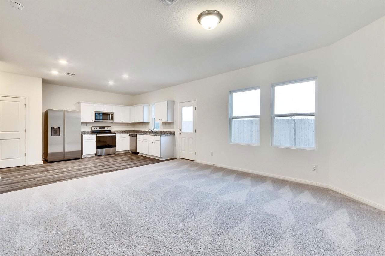 1008 Gray Fox Cv - Photo 2 of 21