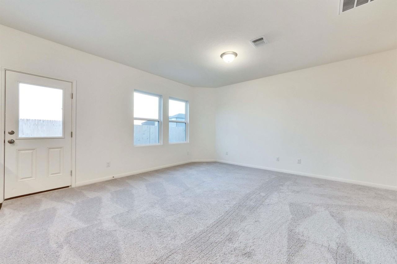 1008 Gray Fox Cv - Photo 3 of 21