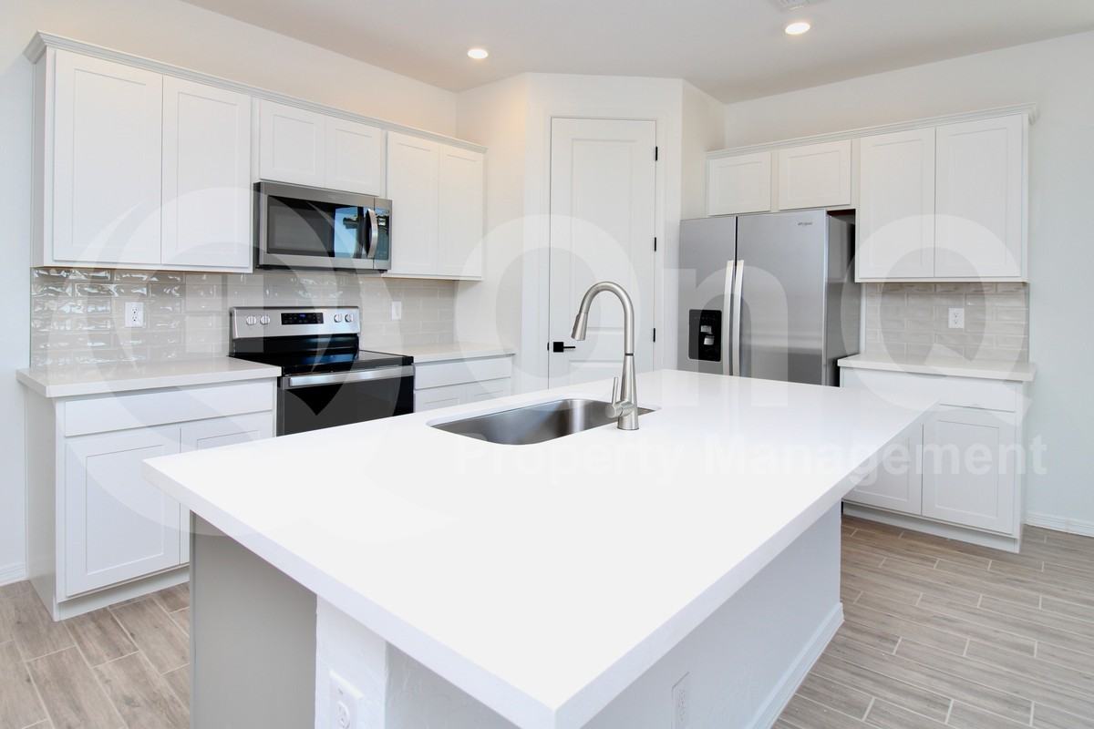 2356 E Cy Ave - Photo 3 of 23