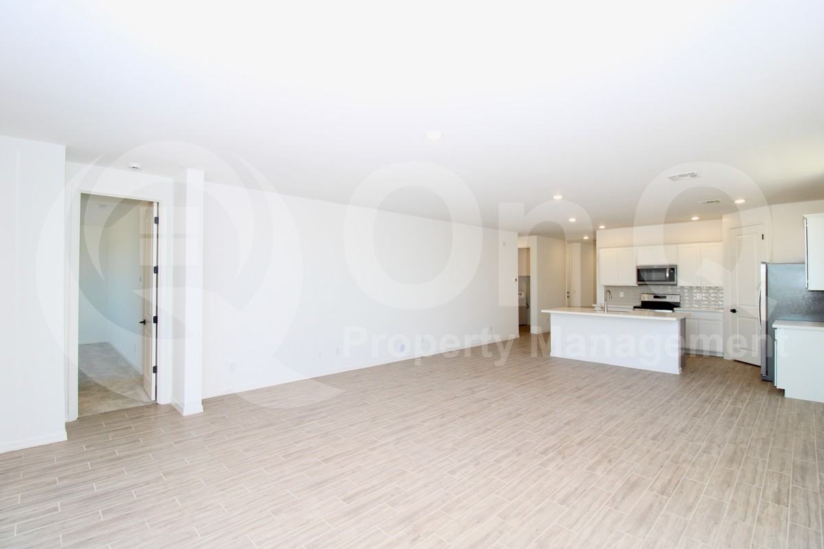 2356 E Cy Ave - Photo 4 of 23