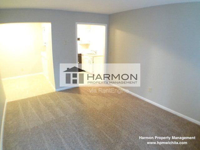 925 S Main St #8 - Photo 2 of 4