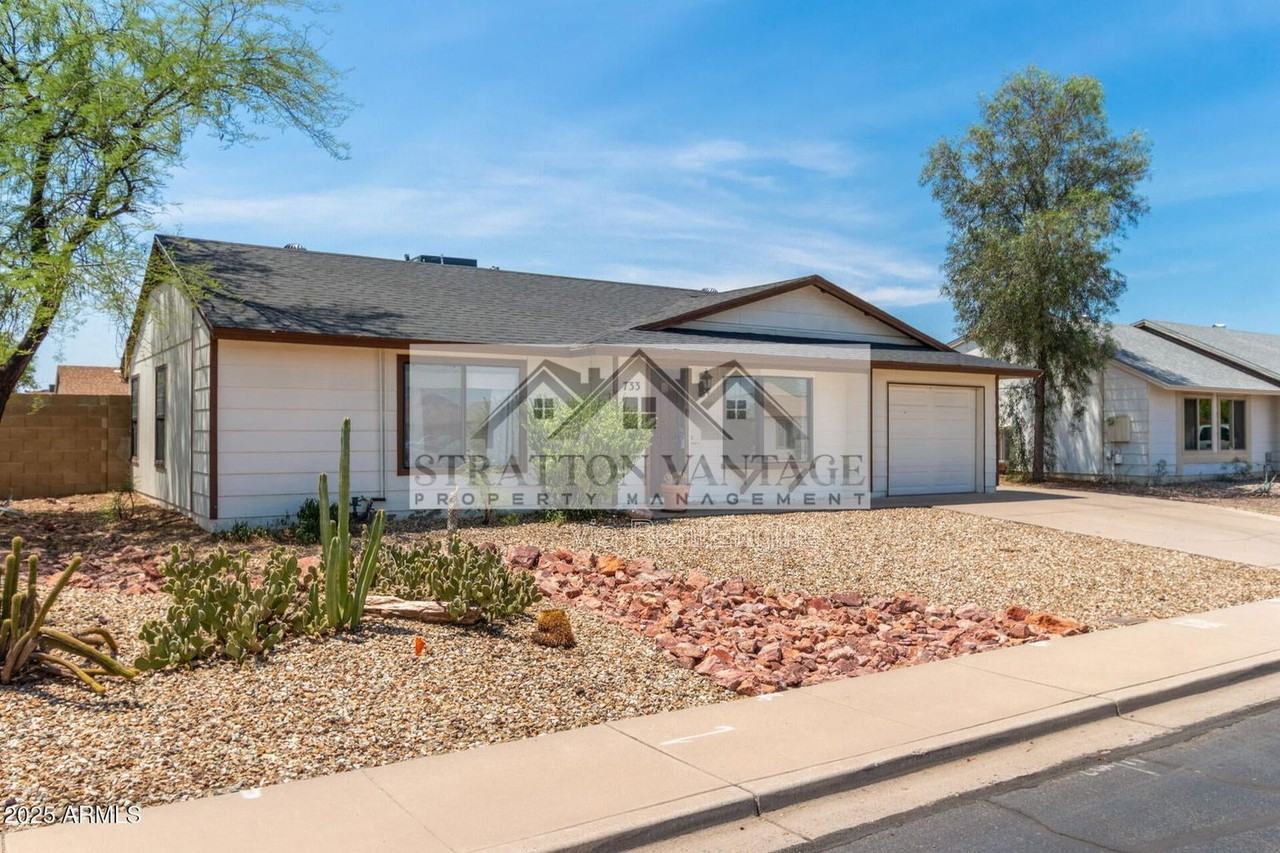 733 E Halifax St - Photo 2 of 20