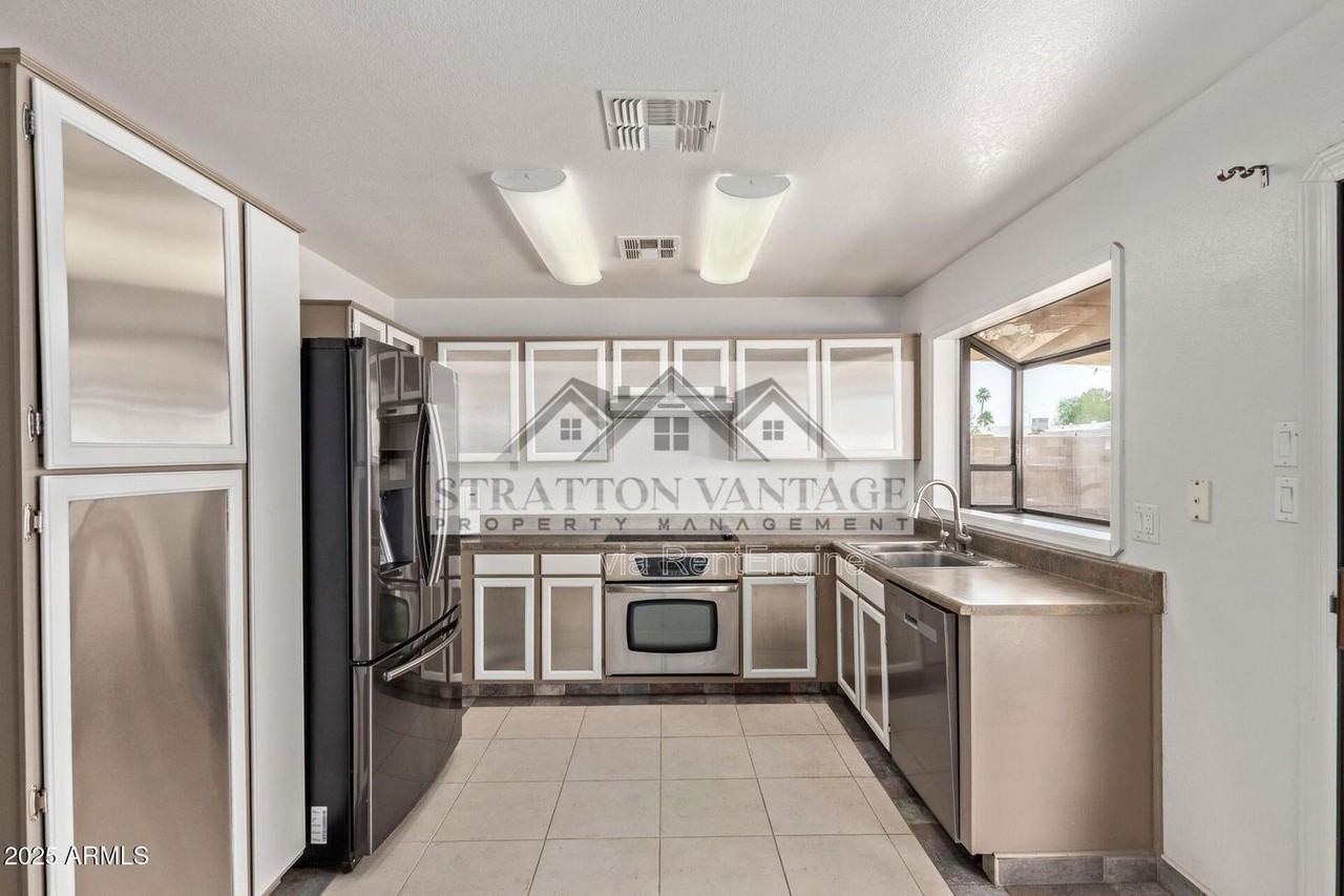 733 E Halifax St - Photo 4 of 20