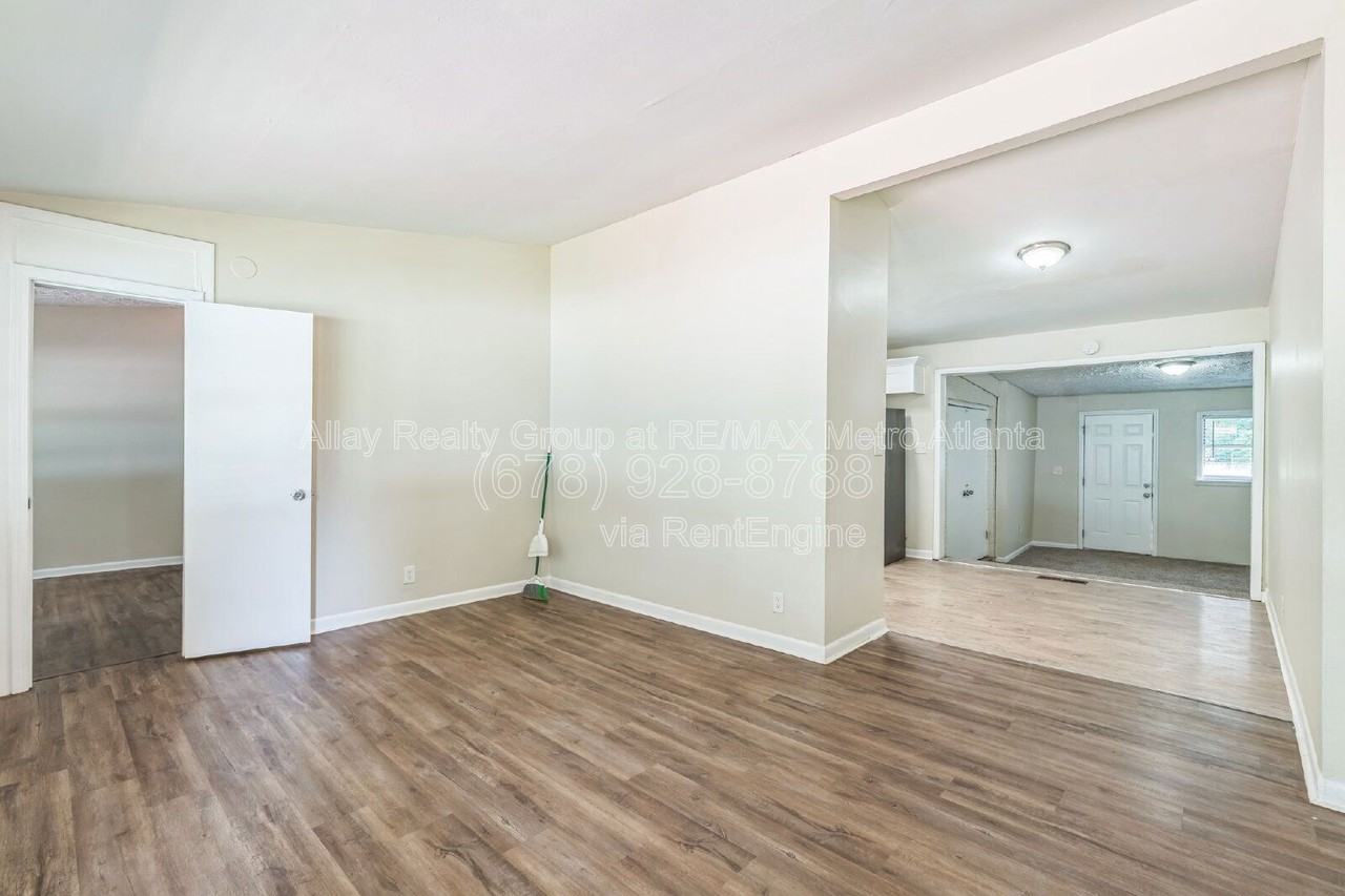 16 Bromack Dr Se - Photo 3 of 35