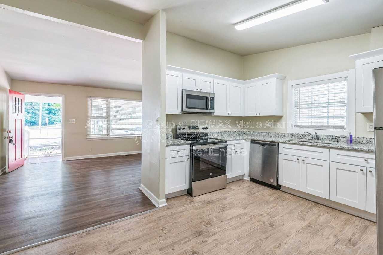 16 Bromack Dr Se - Photo 4 of 35