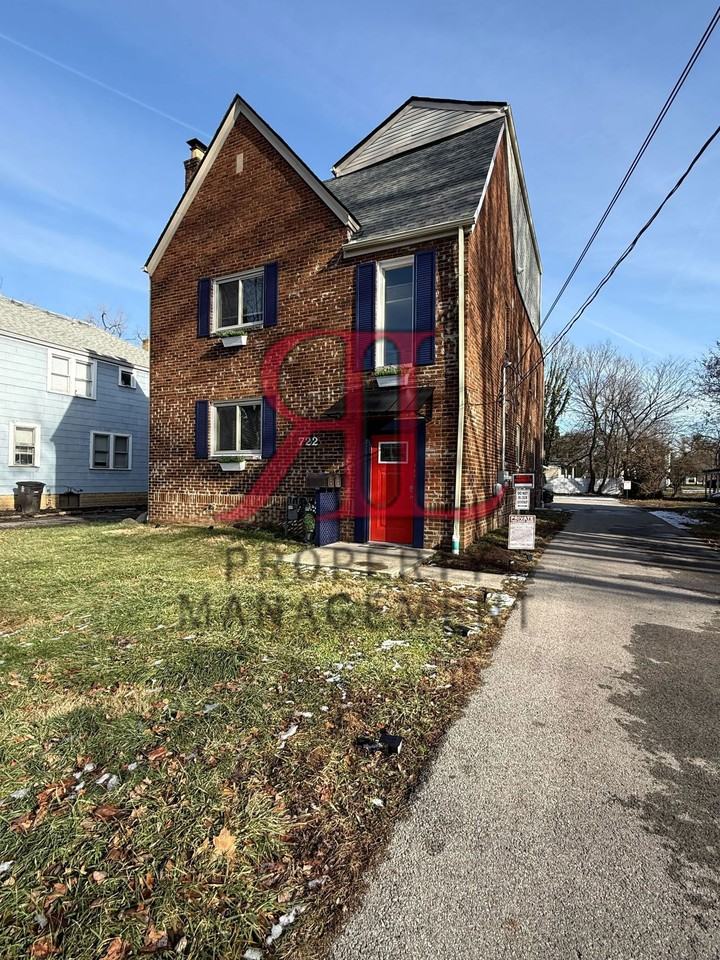 722 Sheridan Ave #A - Photo 3 of 17