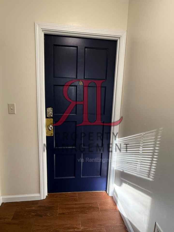 722 Sheridan Ave #A - Photo 4 of 17