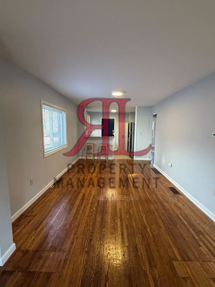 722 Sheridan Ave #A - Photo 5 of 17