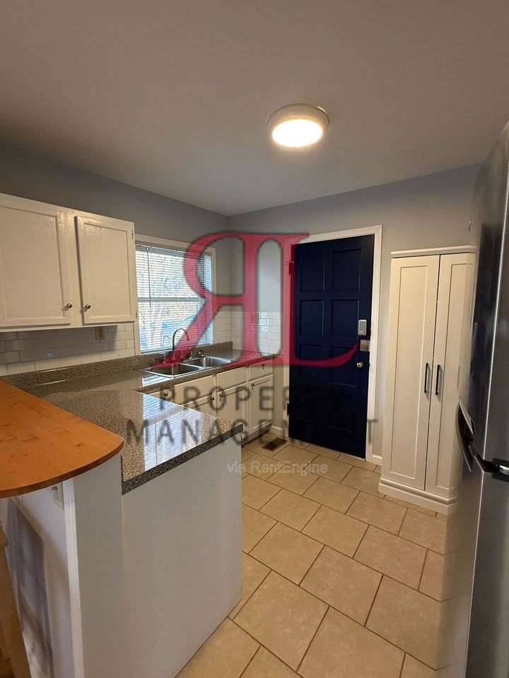 722 Sheridan Ave #A - Photo 7 of 17