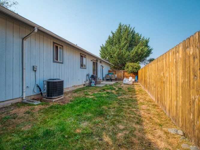 1365 Sun Glo Dr #1 - Photo 4 of 22