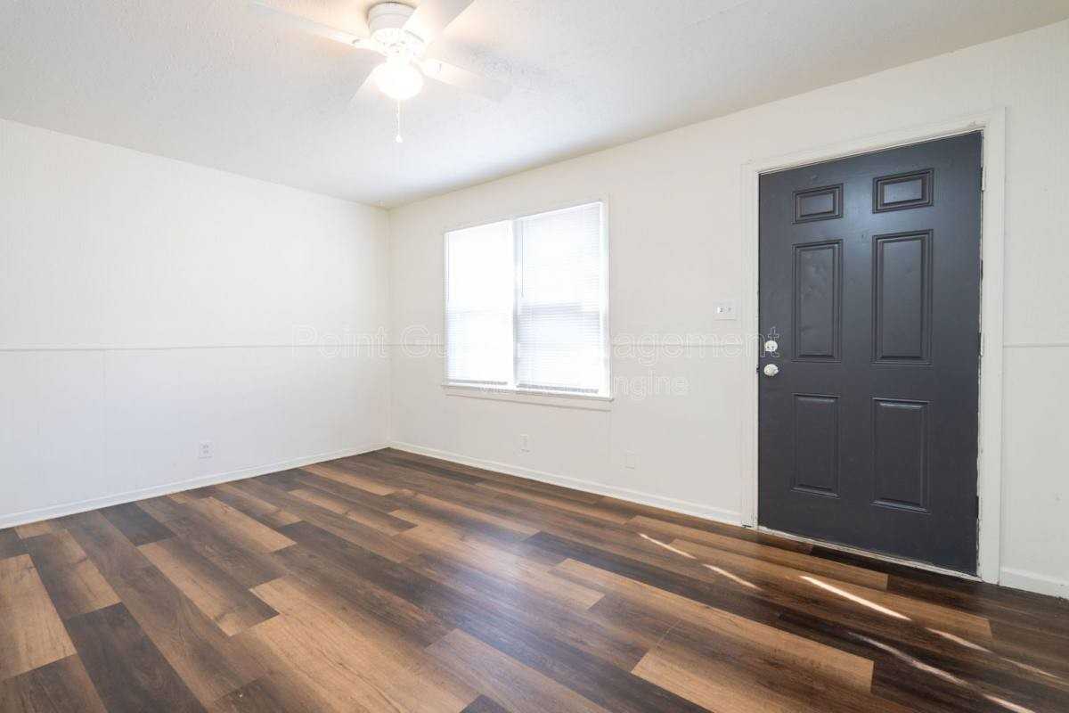 524 S Saint Paul St - Photo 2 of 10