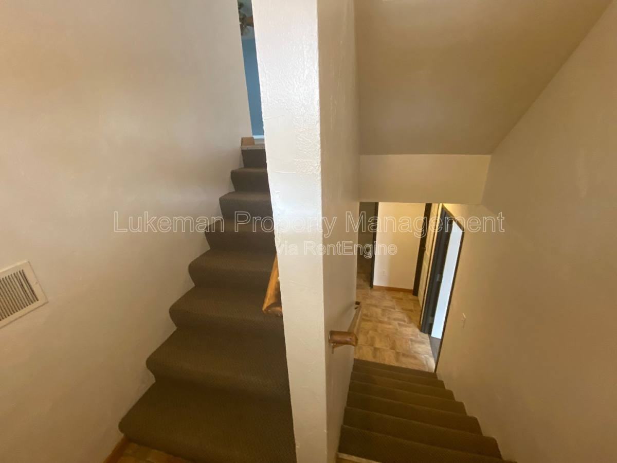 1324 Knollwood Ave - Photo 2 of 10