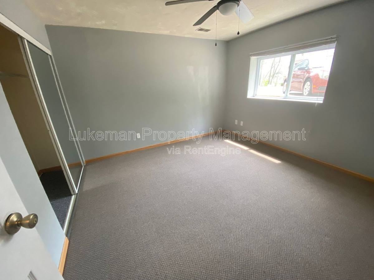 1324 Knollwood Ave - Photo 4 of 10