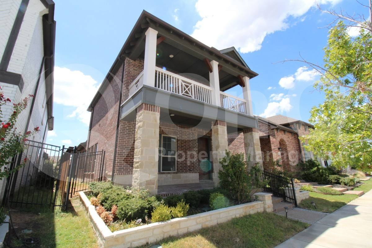 4404 Blue Holly Blvd - Photo 2 of 10