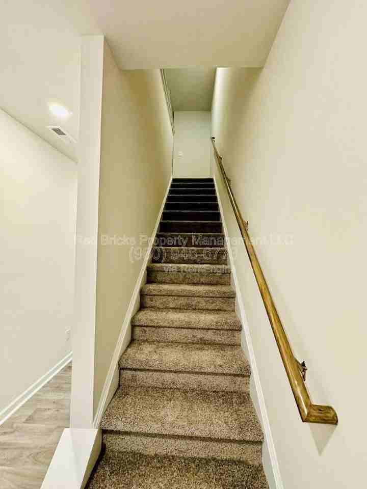 8131 Murray Branch Dr - Photo 3 of 10