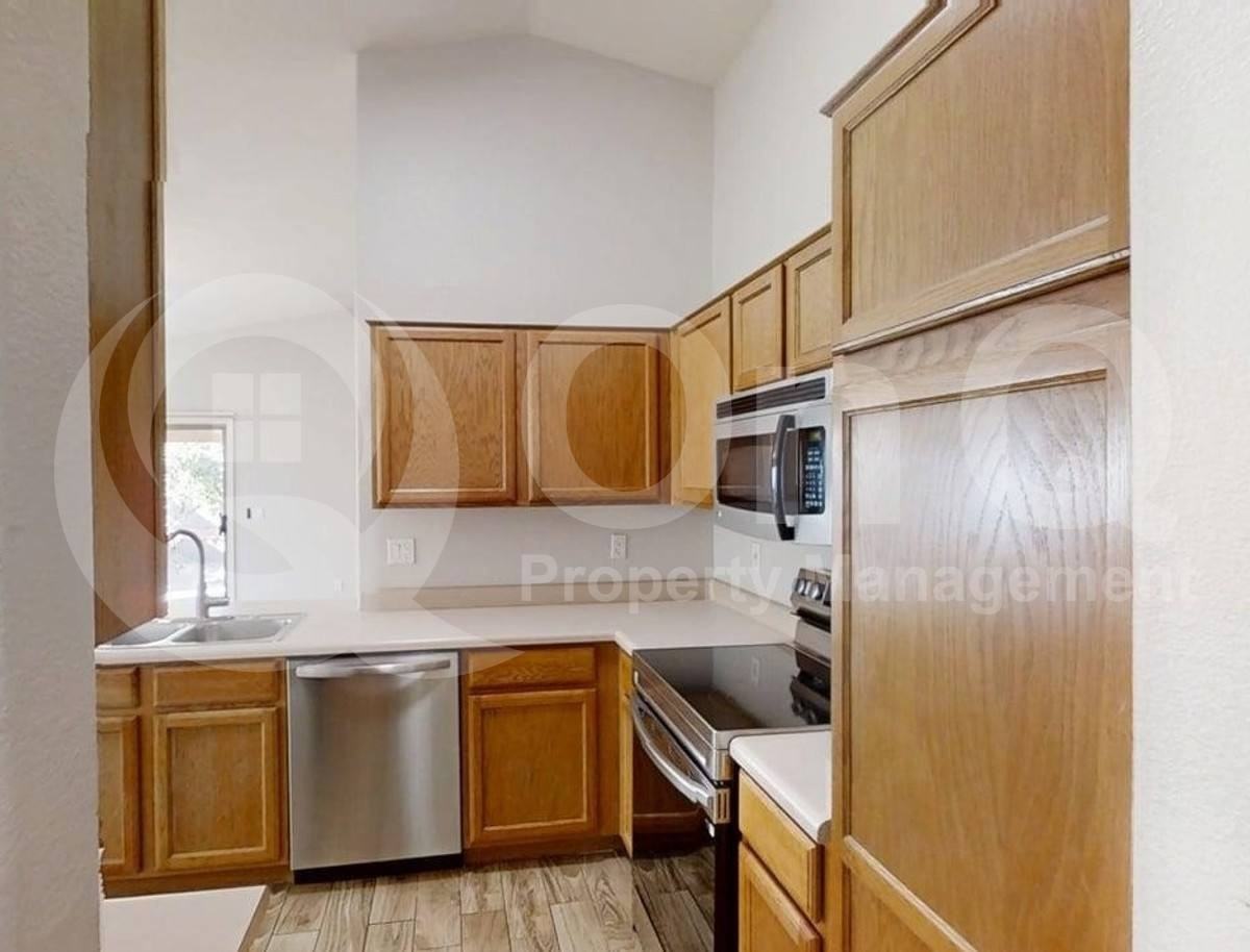 8556 W Sanna St - Photo 3 of 10