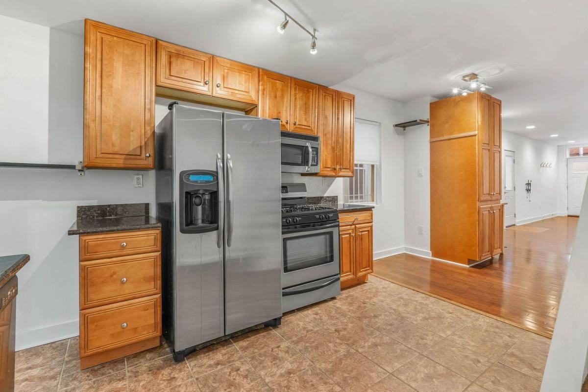 918 N 26th St - Photo 2 of 10